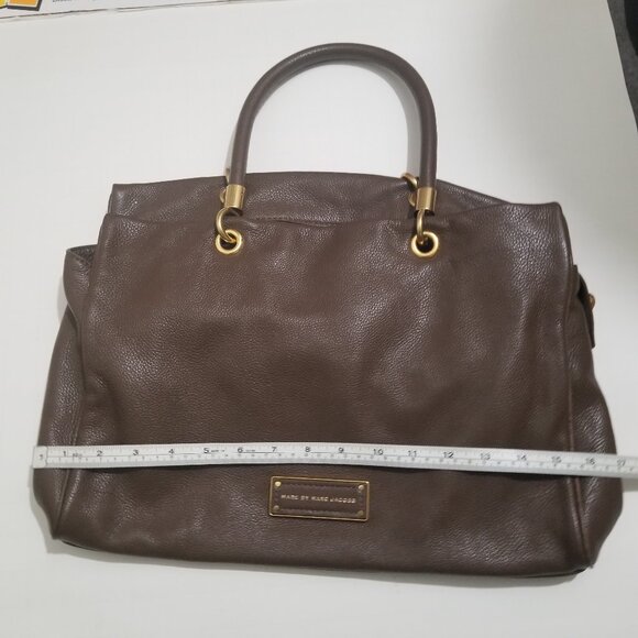 Marc Jacobs Handbags - Marc Jacobs bag/purse in Brown